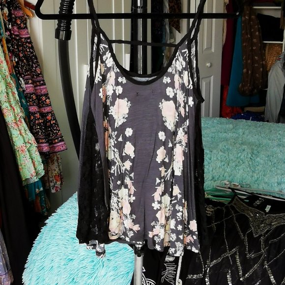 Trapeze Tank with lace Inserts - Picture 3 of 3